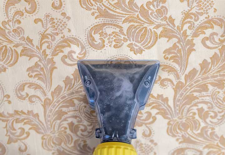 How to Clean Wallpaper (Dos & Don'ts)