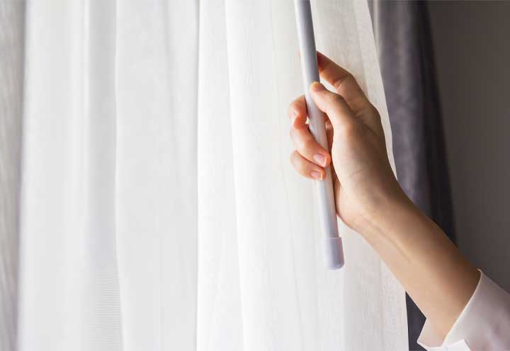 What Are Curtain Pull Rods?
