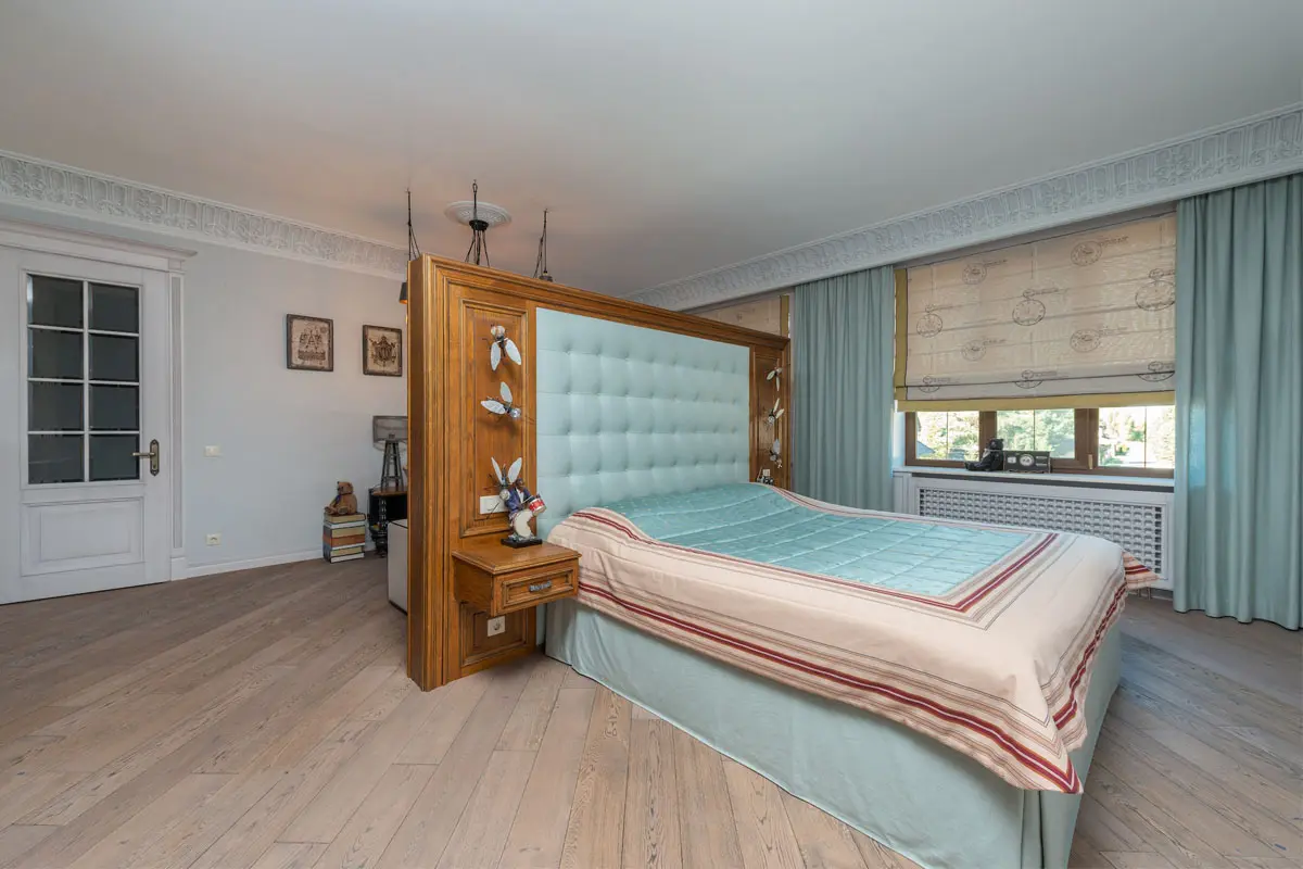 Vintage bedroom with dimout roman shades and blue curtains.