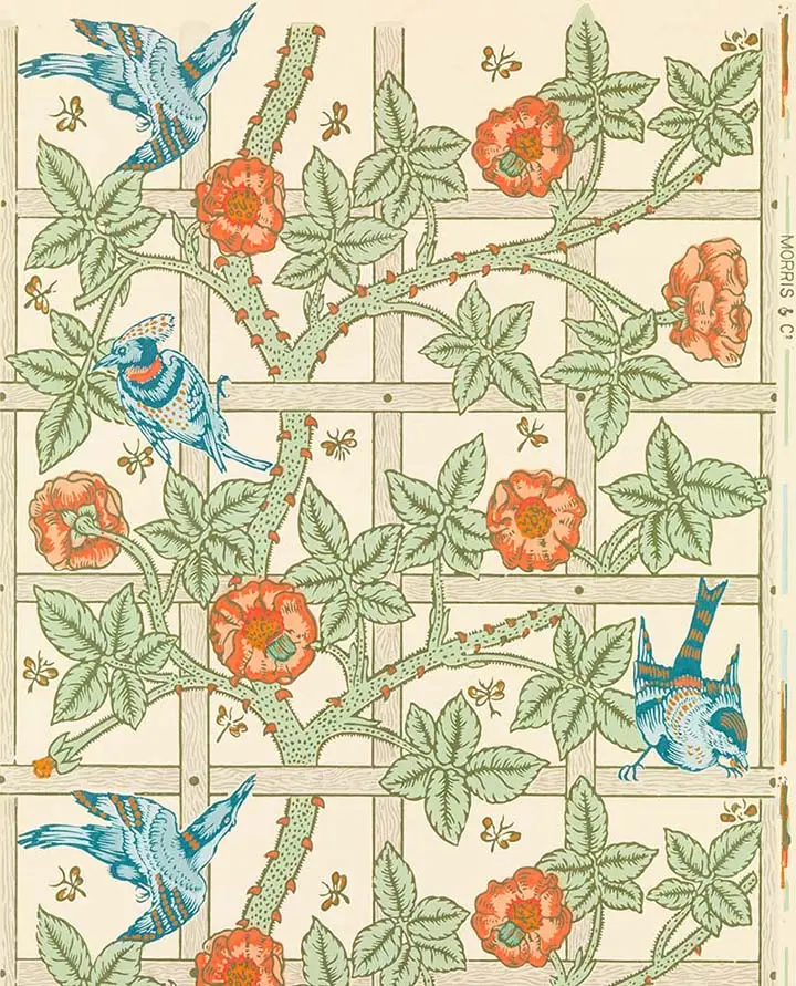 วอลเปเปอร์ที่มีลวดลาย Trellis โดย William Morris ประดับด้วยลวดลายดอกไม้และรูปนก