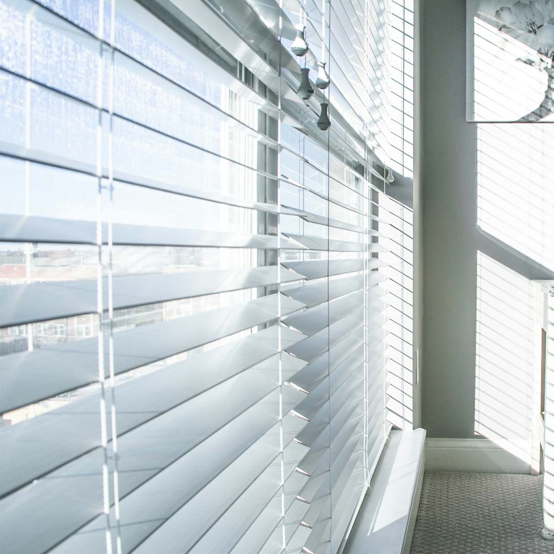 Venetian aluminum blinds for offices.