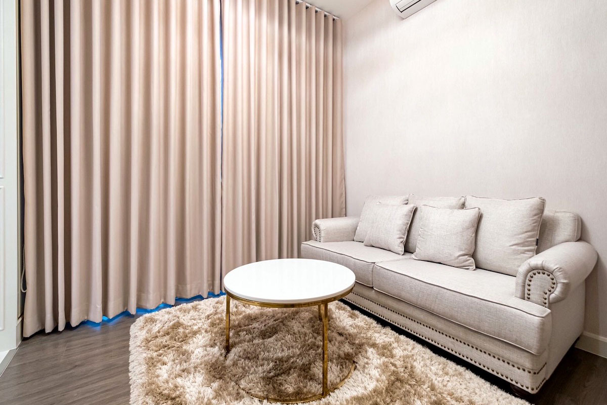 Contemporary Calm: Neutral Tones and Textured Comfort.