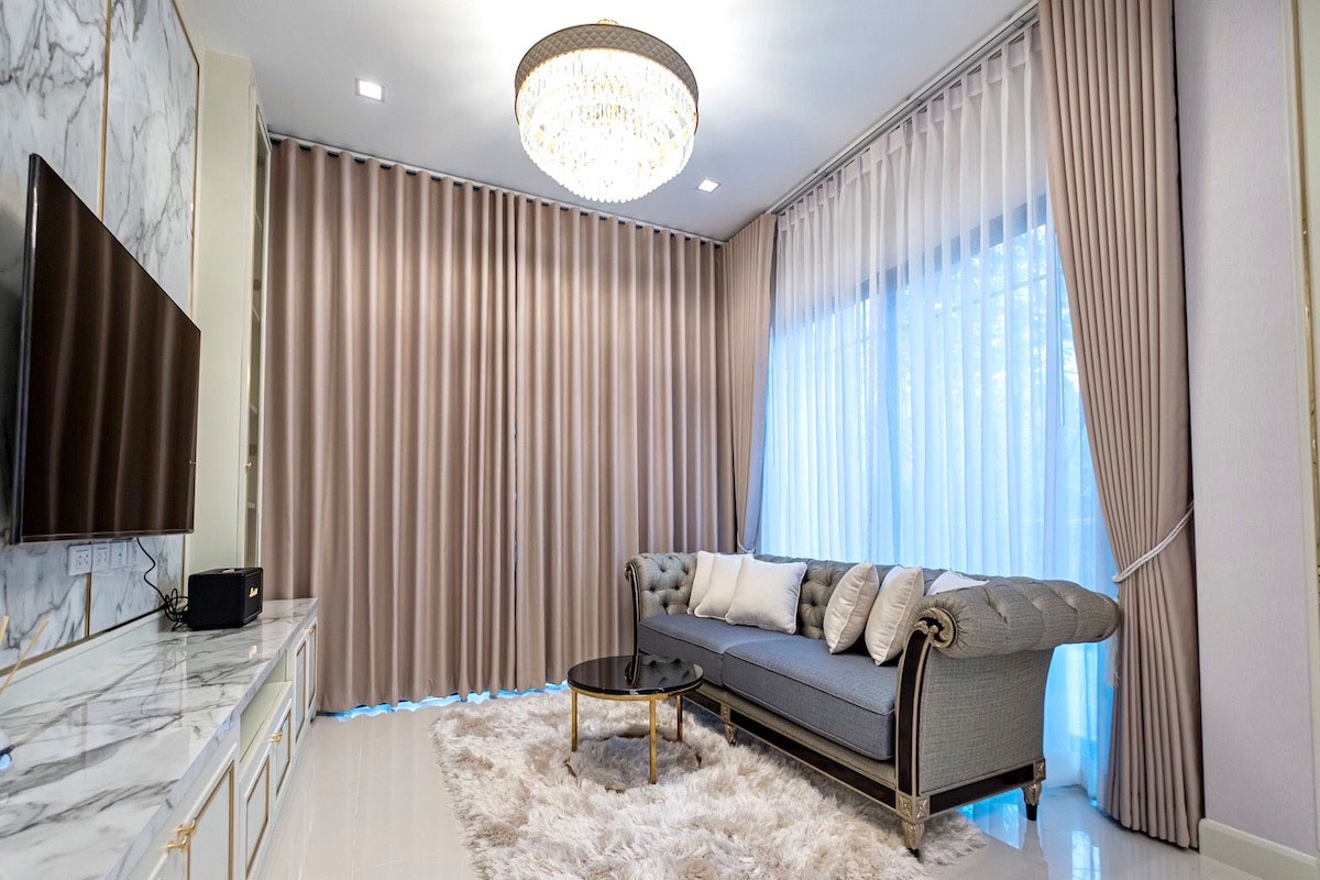 Dual-layer Drapery in a Stylish Living Area