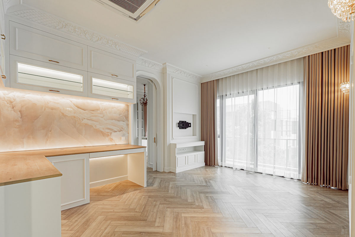 Chic Kitchen with Sheer and Opaque Drapery Blend